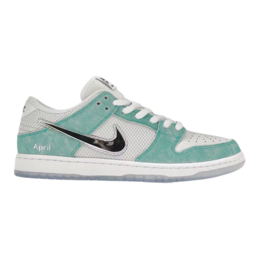 SB Dunk Low April